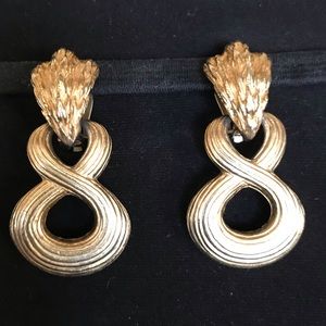 Beautiful drop earrings. Clip on